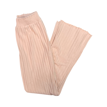 Pantalón lounge tipo flare de tejido acanalado súper suave, con dobladillo ondulado y cintura fruncida AUDEN para mujer .