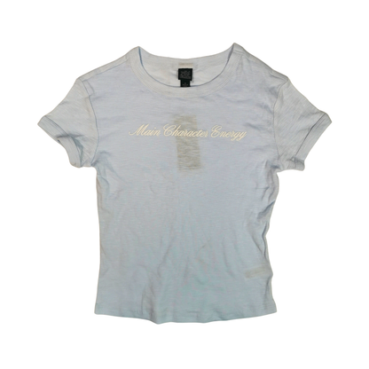 Baby tee azul “Main Character Energy” WILD FABLE para mujer