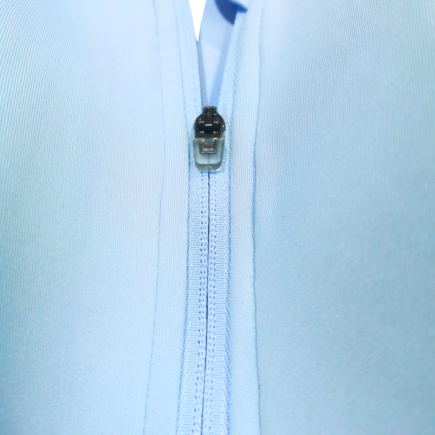 Top Deportivo de Alto Soporte con Cierre Frontal ALL IN MOTION para Mujer